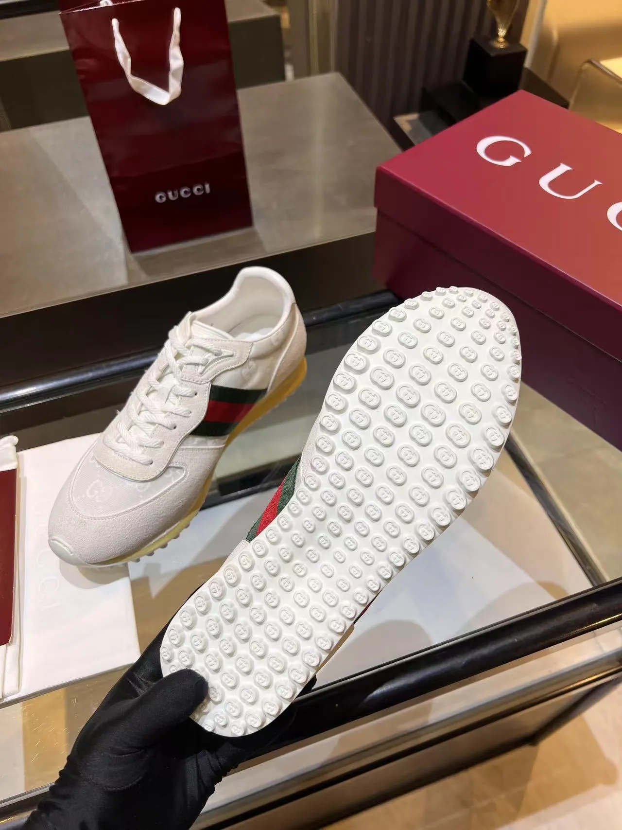 [G Home] P: 660💰 Men's Size: 40-44 (45 customized) Gucci Gucci Top version Latest catwalk style Re-Motion series Thick-soled casual sneakers Original purchase development and production This sneaker has a detachable and adjustable ankle strap, adding a dynamic item to the 2025 spring and summer series. The light and flexible outsole has been specially treated and is filled with a strong retro style. Exquisitely packaged at the delivery counter🛍📦 ▪️Fabric: Original customized imported first-layer cowhide ▪️Inner lining: Original customized breathable mesh ▪️Sole: Original molded TPU material ▪️Sole thickness: 3.5CM